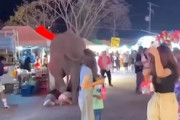 【動画】花火に驚いた象が来場者5人を踏みつけてしまう事故。（タイ）