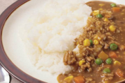 子供の後追いが酷く、料理の時間を短縮する為にカレーにミックスベジタブルを入れたら夫に文句言われてキレてしまった。