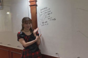 【元AKB48 #横山由依】ゆいはん、AKB48劇場の壁にサインを書く