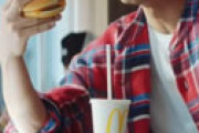 【動画】 マックの新CMが話題沸騰 「キムタクのハンバーガーの持ち方がｗｗ」