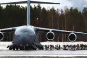 海外の反応　米軍C-17がノルウェーの基地から飛び立つ！　ウクライナ情勢