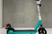 【動画】電動キックボード、盛大に逝くwwwwwwwwwwwwwwwwwwwww