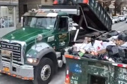 【動画】ニューヨークのゴミ屋さんの運転スキル、控えめに言っても凄い。