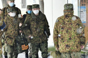 【災害派遣】国内最大のクラスター、迷彩服姿の陸自看護官ら　旭川市の病院到着