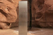 【アメリカ】砂漠で発見された謎の「モノリス」、消滅