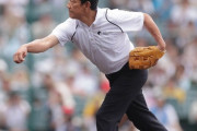 栗山英樹氏が甲子園始球式　ノーバン投球で球場から拍手