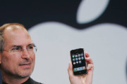 ジョブズ「iPhoneもっと小さくしろ！」開発「これ以上は無理です…」