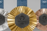 【画像】パリ五輪のメダルのデザイン、某国を煽ってると話題にｗｗｗｗｗｗｗｗｗ