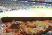 【球場】ワイ、メラドで新しいピザを食べる【画像】