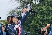 【芸能】小林麻耶が一日警察署長　制服姿に声援「かわい～」
