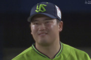 ヤクルト・村上、痛恨の悪送球