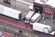 【ヤバイ】ニューヨークの葬儀社、レンタカーのトラック荷台に100体の遺体放置　新型コロナで葬儀場はパンク状態