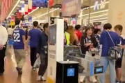 米国人「日本人をもっと呼んで」日本代表サポがアメリカのスーパーに殺到！アメリカ人が絶賛！移住を望む声まで！そのワケとは!?【海外の反応】