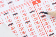 韓国ロト宝くじ不正？2等当選本数が6倍以上、1人で100本当選