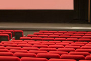 【悲報】映画業界「どうして若者は映画見てくれないの！？」若者「10分以上集中できねぇわｗ」