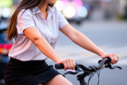 【速報】１児の母モデルが自転車の歩道走行禁止に疑念「どんだけ日本の政治は考えてないんだ？」