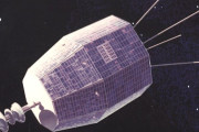 1964年に打ち上げられ3年でミッション終了した通信衛星から強力な電波信号　天文学者「🤔」