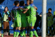 湘南、J1残留が決定！松田天馬の起死回生の同点ゴールで追い付き徳島と1-1ドロー！徳島は6年ぶりの昇格ならず（関連まとめ）