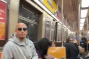 これがアメリカの日常？ニューヨークの地下鉄で男が銃を発砲したとき・・・。海外の反応