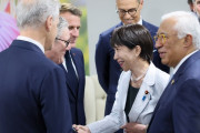 【悲報】高市首相、G20で英語も出来ず人脈も無いのでずっと張り付いた笑顔でニコニコしてるだけ