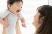「子供が苦手な人でもいざできれば可愛くなるもんよ～」と言いながら自分の子供を押し付けてくるのホント勘弁して