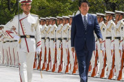 安倍元首相の遺骨乗せた車「防衛省」経由で日本武道館へ…自宅前で自衛隊が「儀仗」も！