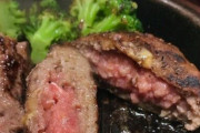 【画像】生焼けハンバーグとかいう手抜きのまずい料理ってどこに需要あんの？?