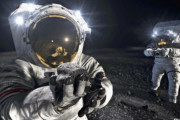 アルテミス計画の月面着陸で宇宙飛行士が着用する「次世代宇宙服」をNASAが開発…月での長時間活動に対応！