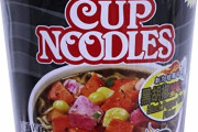 「このカップヌードルはどこで売ってるんだ」外国人が好きなラーメンを語り合う