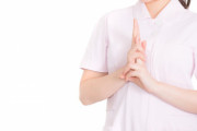 看護師がハードワークをこなす中で自分の使命感が暴走し、怪人化してしまう