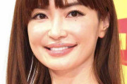 “奇跡の50歳”平子理沙、上品セクシーなランジェリー姿公開「スタイル良すぎ」