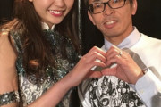 【画像】アイドルと写真を撮るこのオタクさん、見た目マシなほうだよな