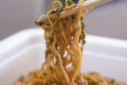 職場で「カップ焼きそば」を食べるのって迷惑ですか？