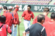 カープ秋山翔吾、即1軍昇格は見送り　7/2から2軍合流へ　チームメイトに挨拶 ＆フリー打撃で柵越え披露