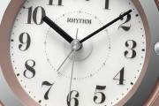 【速報】リズム 目覚まし時計 アナログ ライト付きが半額以下に！チクタク音がしない連続秒針で快適