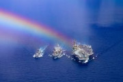 【虹が出現】海上自衛隊護衛艦と米海軍空母、沖縄南方海空域において共同訓練を実施　美しすぎると話題
