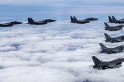 韓国軍、北朝鮮を念頭にF-15K戦闘爆撃機による精密爆撃訓練を実施！