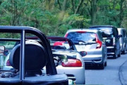 「もっとスピード出して！」田舎道の「ノロノロ車」、抜かすこともできずイライラ…
