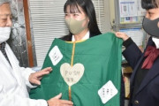 【画像】女子高生「女性の体を隠すAED用のシートを作りました。緊急事はコレで隠して！」→71箇所に配布中