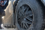【動画】ロシアの冬、想像以上だったｗｗｗ車が3センチ厚の氷に包まれるのはエグ過ぎないｗｗｗ