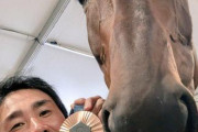 海外「馬も人も嬉しそうだ！」92年ぶりのメダルとなったオリンピック馬術日本代表の大岩騎手と騎乗馬のツーショット写真を見た海外の反応