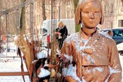 韓国紙「ドイツ 『ベルリン少女像』都心で引き続き居場所を守る」