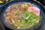 「資さんうどん関東進出」に歓喜する九州人、讃岐うどんと好対照の柔らかいうどんに魅了される人々　「何がいいって、酒が飲める！」