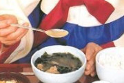 床にぶちまけるのが正式ニダ！　〜　親父が「中国人と朝鮮人は食器を持たない。日本人は持つ。これで区別できる」と言っていた