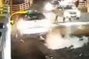【動画】 飯塚市でヤバすぎプリウスを激撮　車にガツガツぶつけながら逃走、ガソリンスタンドに激突