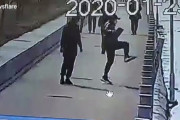 【中国】橋の欄干に蹴りを入れた結果ｗｗｗｗ
