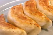冷凍餃子食った時「うん！これでいいよ」→店の餃子食う「うっまぁ！冷凍餃子って餃子じゃないわ」