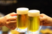 【男と女】女性「えー、ここビール300円なんだってー、やすーい❤」（求められる回答：共感「ほんとだー、やすいねー、お得だねー」