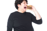 大腸癌ステージ4患者「米や麺やインスタントを食べない食事療法しましたが意味ないので好きなもの食べてたほうがいいです」