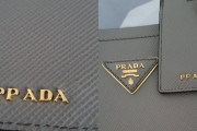 免税店でプラダを買った男性　箱を開けて見ると「PPADA」だった